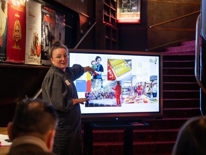 Workshop over de rijke schakeringen van ’t Limburgs bij Cubiss Stamtafel XXL